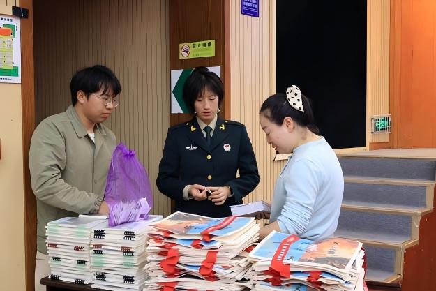 ����������@�����v����ȼ�����L����W(xu��)���۴�W(xu��)��ʿ���c������֮��